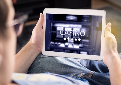 Nováčkové v kasinu: Jak začít hrát online?